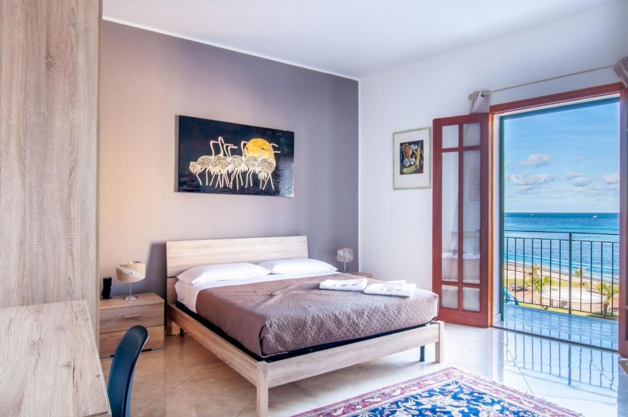 B&B Una Terrazza Sul Golfo Di Sferracavallo Exterior foto