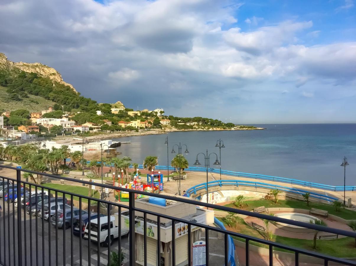 B&B Una Terrazza Sul Golfo Di Sferracavallo Exterior foto