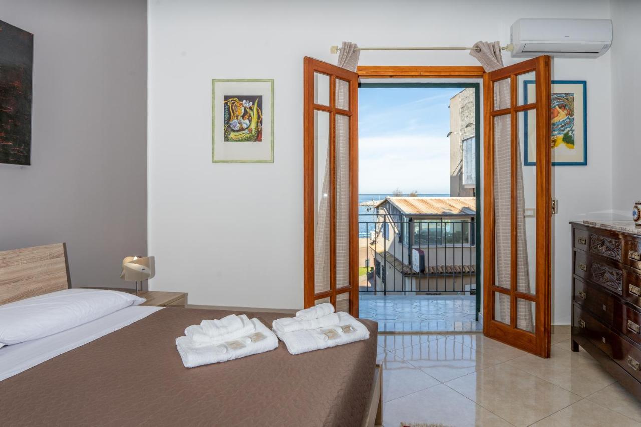 B&B Una Terrazza Sul Golfo Di Sferracavallo Exterior foto