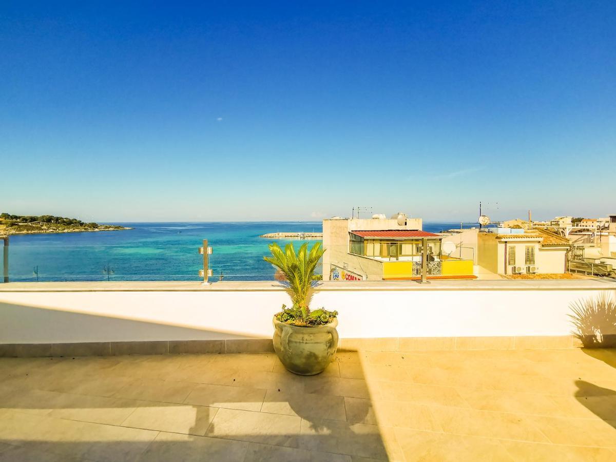 B&B Una Terrazza Sul Golfo Di Sferracavallo Exterior foto
